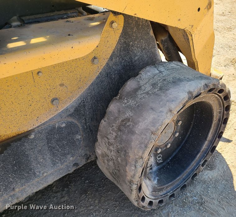 image for item EL9814 2006 Caterpillar 268B  skid steer loader