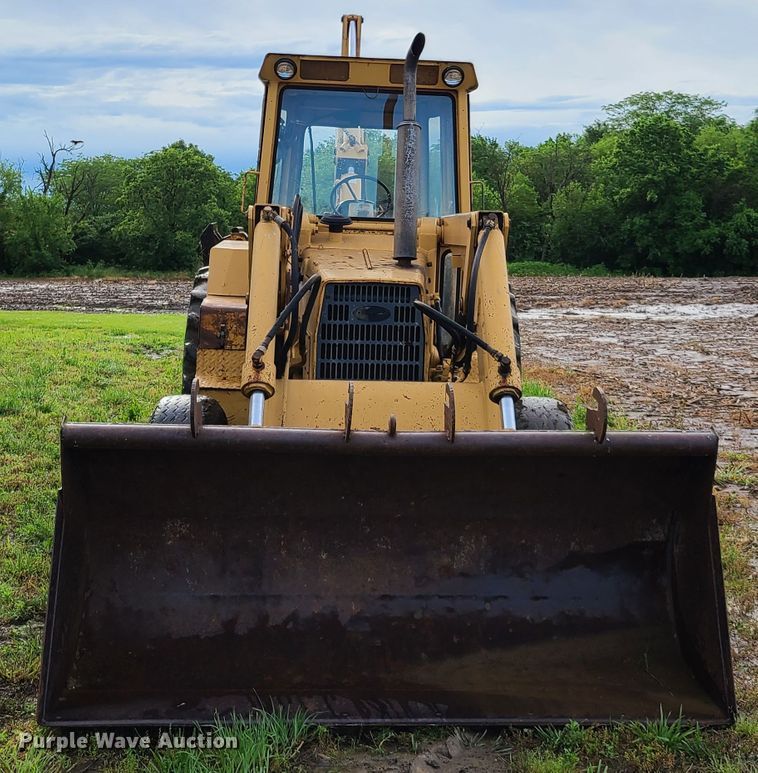 image for item EL9820 Ford 755A  backhoe