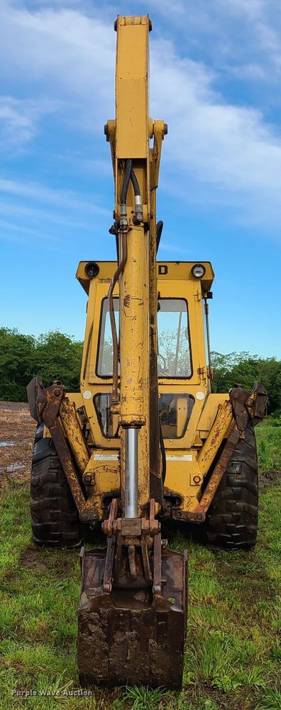 image for item EL9820 Ford 755A  backhoe