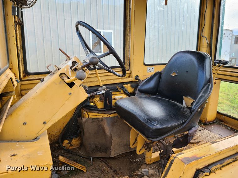 image for item EL9820 Ford 755A  backhoe