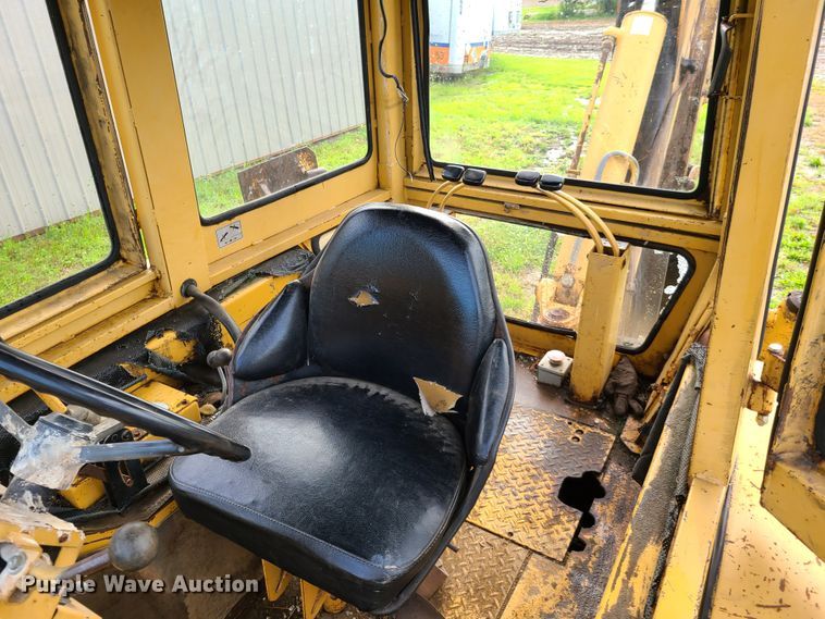 image for item EL9820 Ford 755A  backhoe