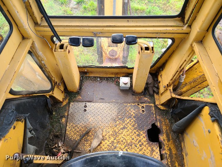 image for item EL9820 Ford 755A  backhoe