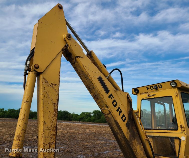 image for item EL9820 Ford 755A  backhoe