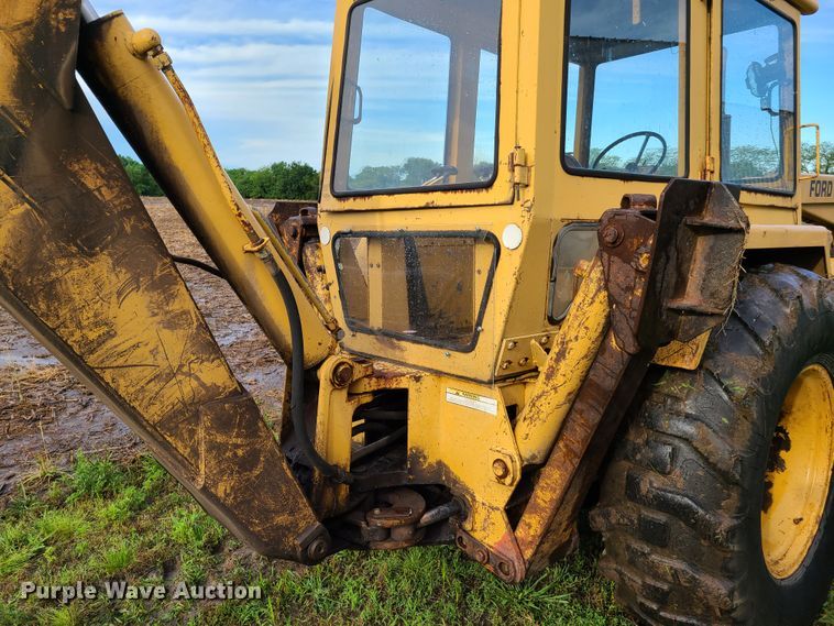 image for item EL9820 Ford 755A  backhoe
