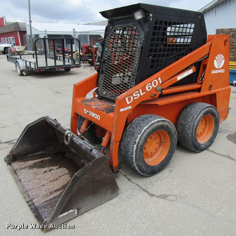 image for item FD9447 1999 Daewoo DSL601  skid steer loader