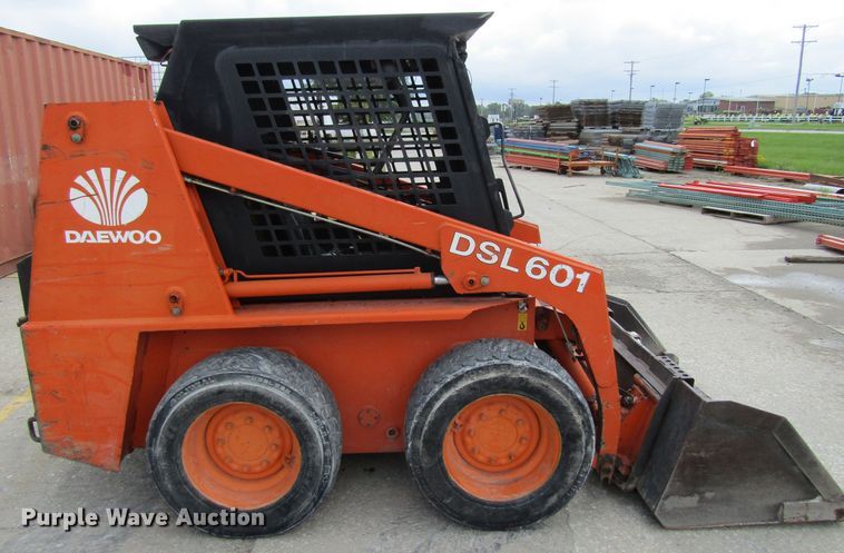 image for item FD9447 1999 Daewoo DSL601  skid steer loader