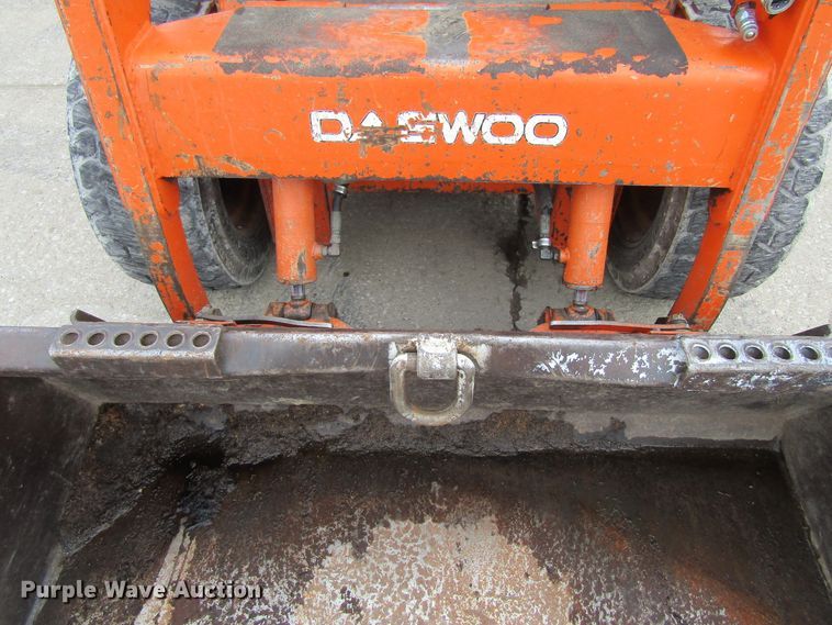 image for item FD9447 1999 Daewoo DSL601  skid steer loader