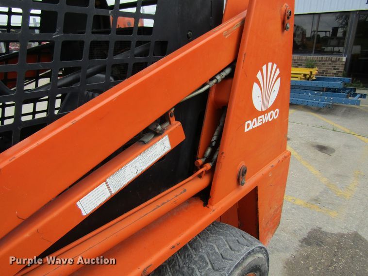 image for item FD9447 1999 Daewoo DSL601  skid steer loader