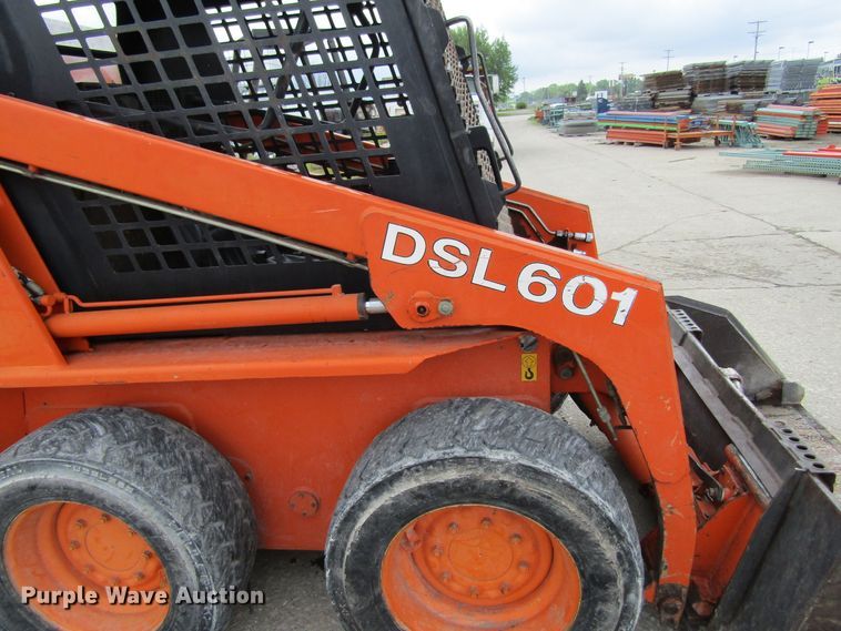 image for item FD9447 1999 Daewoo DSL601  skid steer loader