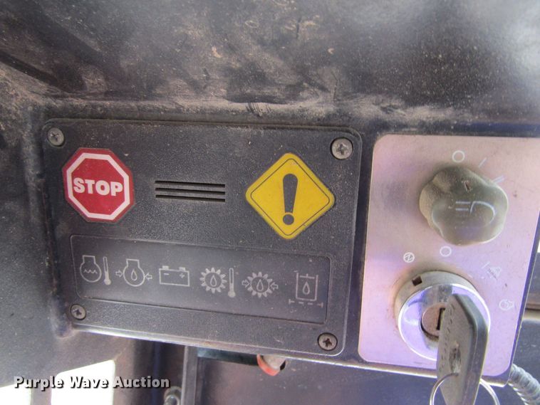 image for item FD9447 1999 Daewoo DSL601  skid steer loader