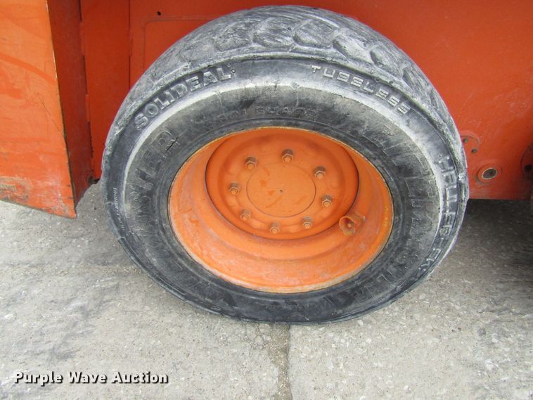 image for item FD9447 1999 Daewoo DSL601  skid steer loader