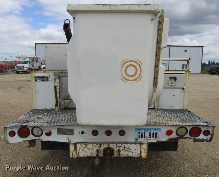 image for item FD9451 1999 Ford F450 Super Duty  bucket truck