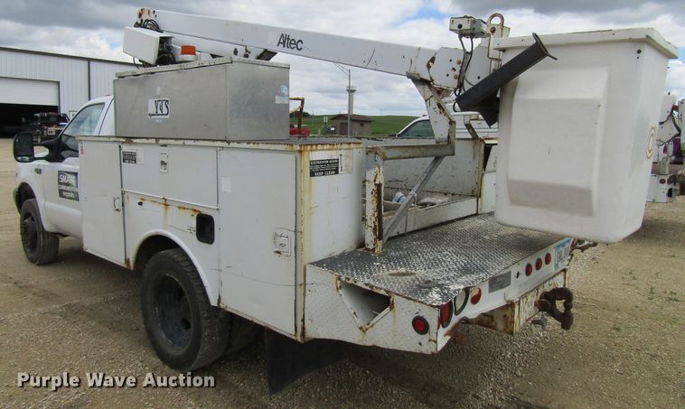 image for item FD9451 1999 Ford F450 Super Duty  bucket truck
