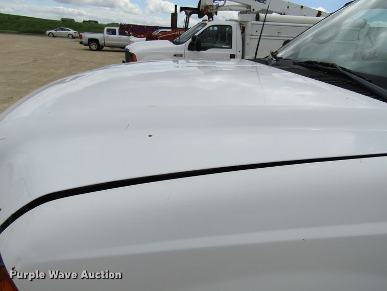 image for item FD9451 1999 Ford F450 Super Duty  bucket truck