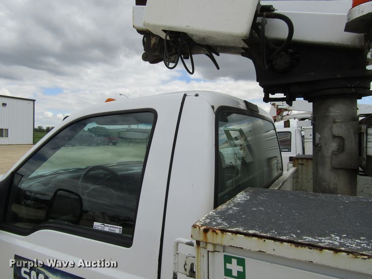 image for item FD9451 1999 Ford F450 Super Duty  bucket truck