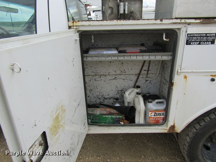 image for item FD9451 1999 Ford F450 Super Duty  bucket truck