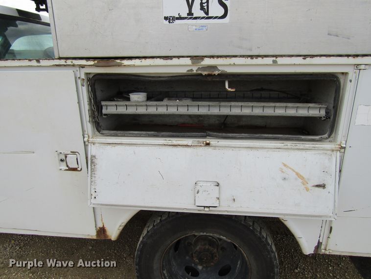 image for item FD9451 1999 Ford F450 Super Duty  bucket truck