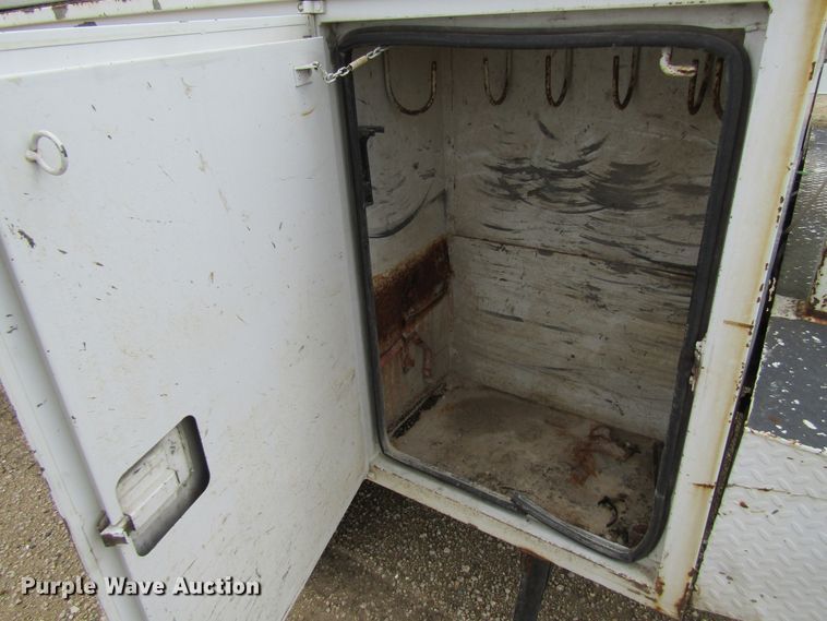 image for item FD9451 1999 Ford F450 Super Duty  bucket truck