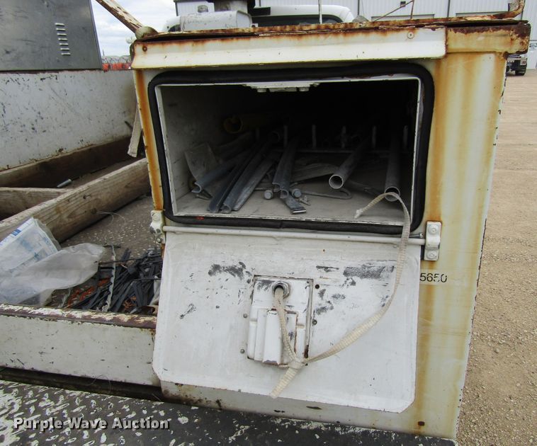 image for item FD9451 1999 Ford F450 Super Duty  bucket truck