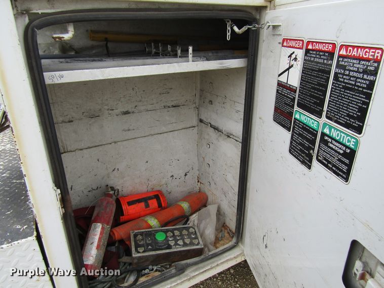 image for item FD9451 1999 Ford F450 Super Duty  bucket truck