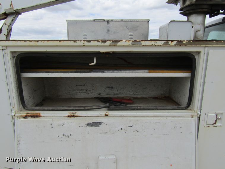 image for item FD9451 1999 Ford F450 Super Duty  bucket truck