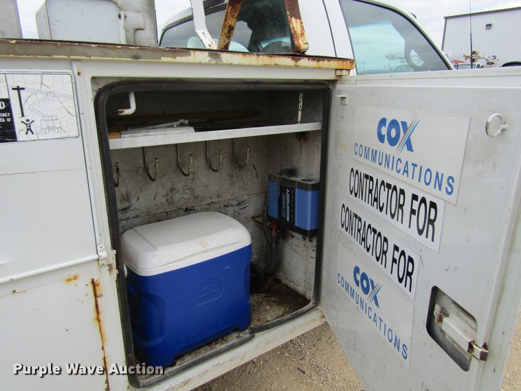 image for item FD9451 1999 Ford F450 Super Duty  bucket truck