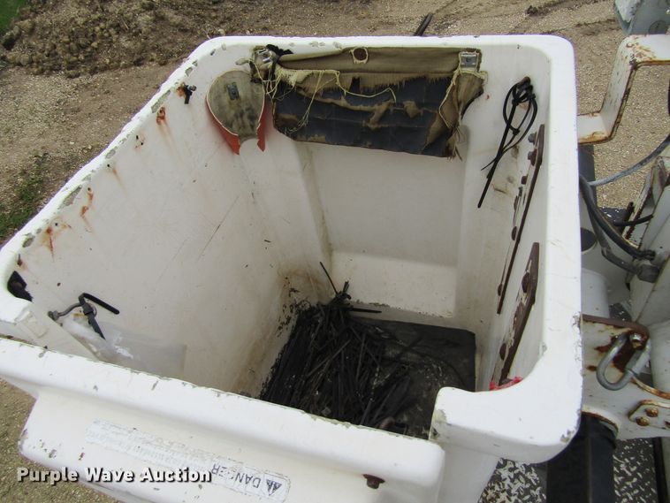 image for item FD9451 1999 Ford F450 Super Duty  bucket truck