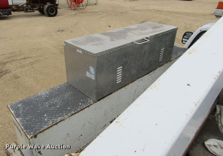 image for item FD9451 1999 Ford F450 Super Duty  bucket truck