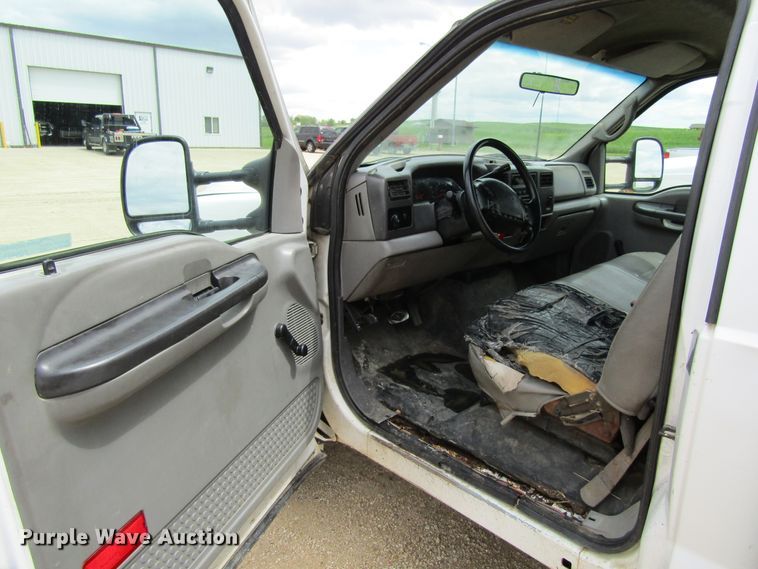 image for item FD9451 1999 Ford F450 Super Duty  bucket truck