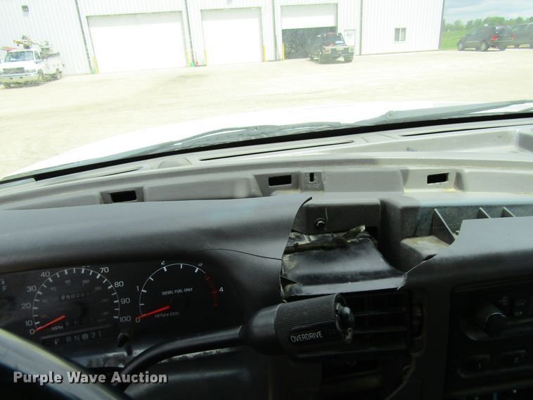 image for item FD9451 1999 Ford F450 Super Duty  bucket truck