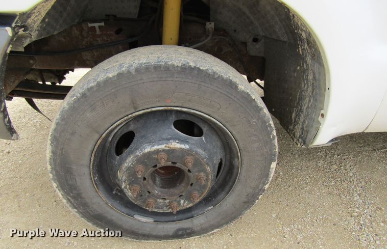 image for item FD9451 1999 Ford F450 Super Duty  bucket truck