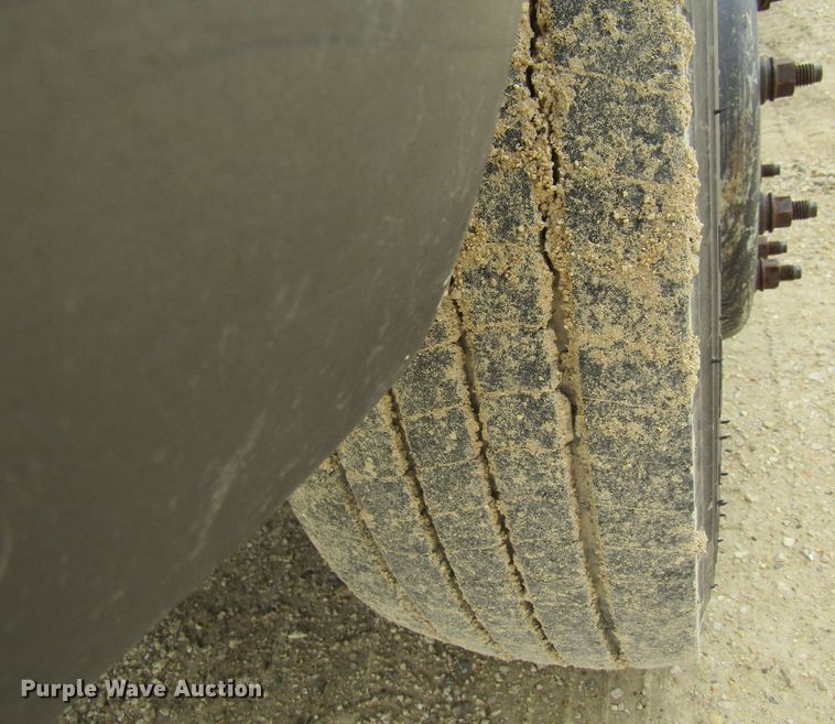 image for item FD9451 1999 Ford F450 Super Duty  bucket truck