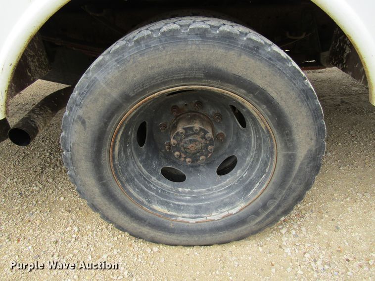 image for item FD9451 1999 Ford F450 Super Duty  bucket truck