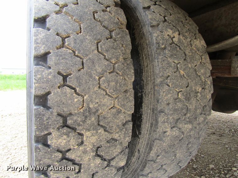 image for item FD9451 1999 Ford F450 Super Duty  bucket truck