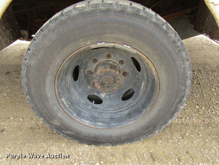 image for item FD9451 1999 Ford F450 Super Duty  bucket truck