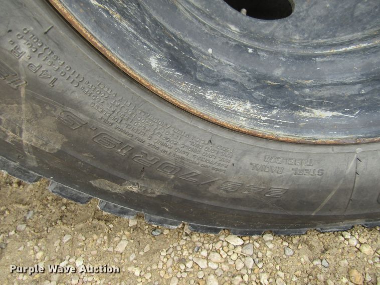 image for item FD9451 1999 Ford F450 Super Duty  bucket truck