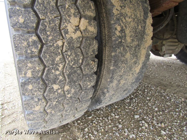 image for item FD9451 1999 Ford F450 Super Duty  bucket truck