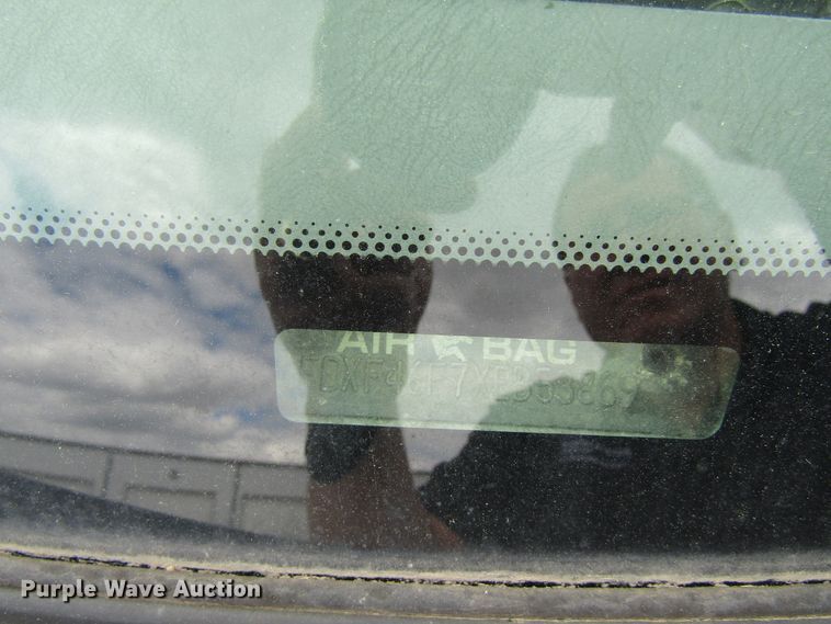 image for item FD9451 1999 Ford F450 Super Duty  bucket truck