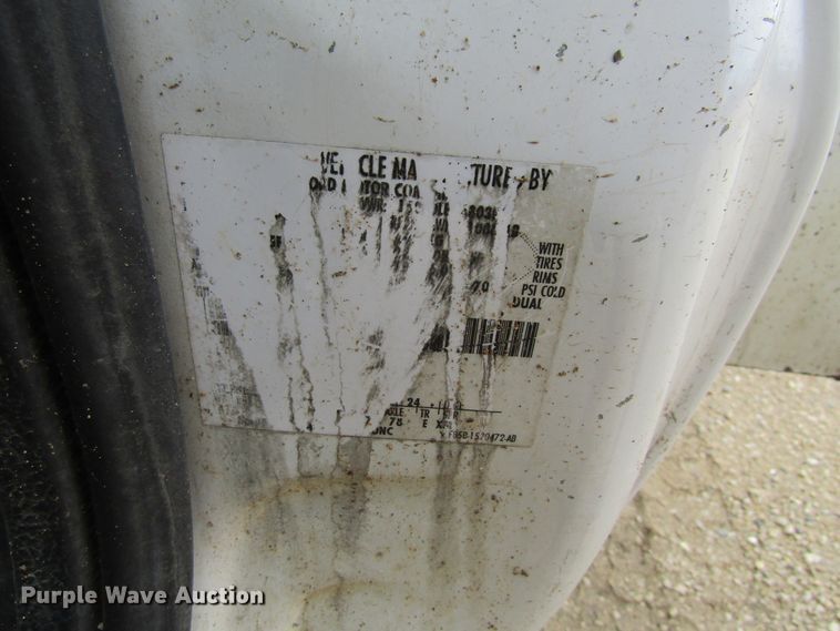 image for item FD9451 1999 Ford F450 Super Duty  bucket truck