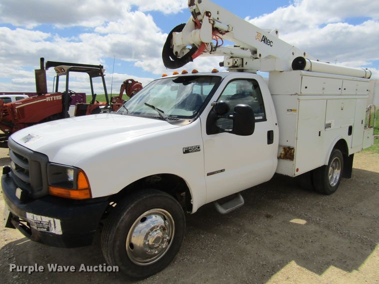 image for item FD9452 2000 Ford F550 Super Duty  bucket truck