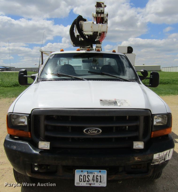 image for item FD9452 2000 Ford F550 Super Duty  bucket truck