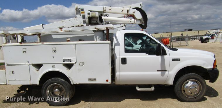 image for item FD9452 2000 Ford F550 Super Duty  bucket truck