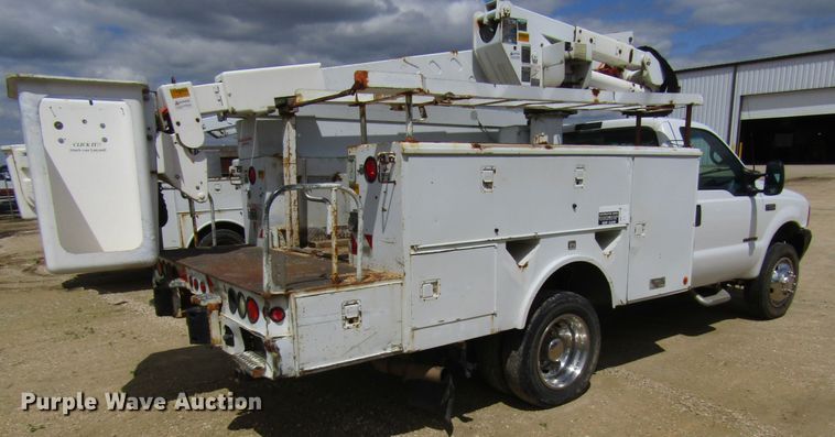 image for item FD9452 2000 Ford F550 Super Duty  bucket truck