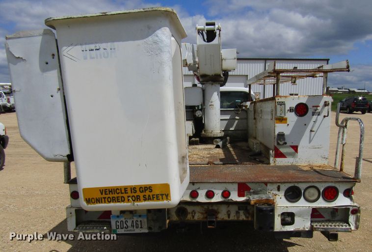 image for item FD9452 2000 Ford F550 Super Duty  bucket truck