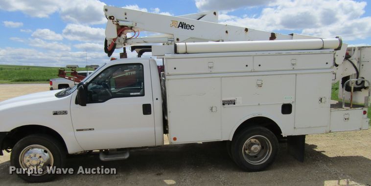 image for item FD9452 2000 Ford F550 Super Duty  bucket truck