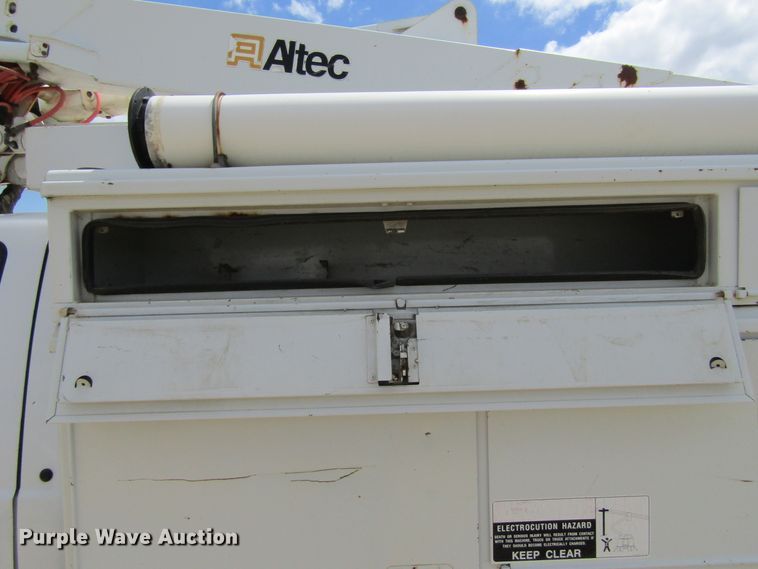 image for item FD9452 2000 Ford F550 Super Duty  bucket truck