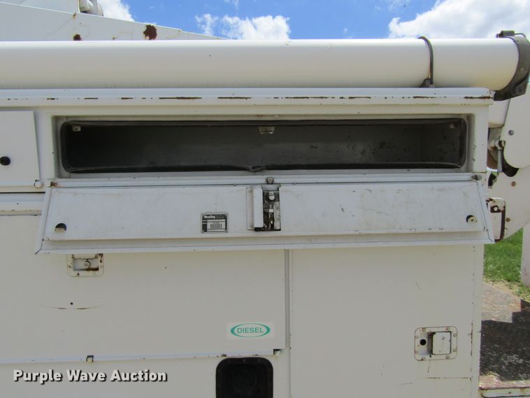 image for item FD9452 2000 Ford F550 Super Duty  bucket truck