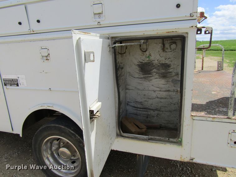 image for item FD9452 2000 Ford F550 Super Duty  bucket truck