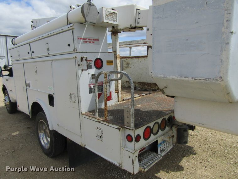 image for item FD9452 2000 Ford F550 Super Duty  bucket truck