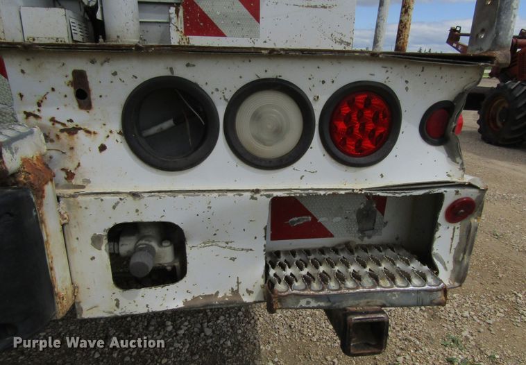 image for item FD9452 2000 Ford F550 Super Duty  bucket truck